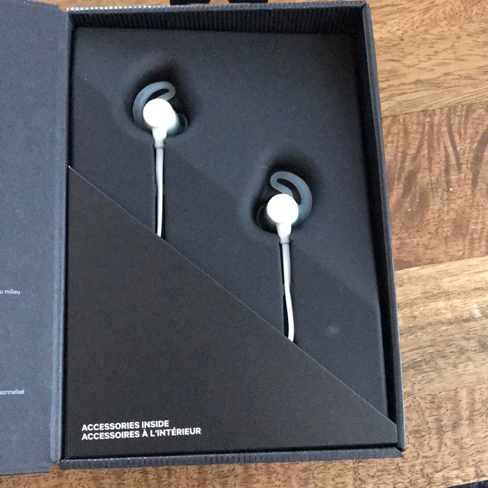 BRAND NEW Jaybird Tarah headphones.